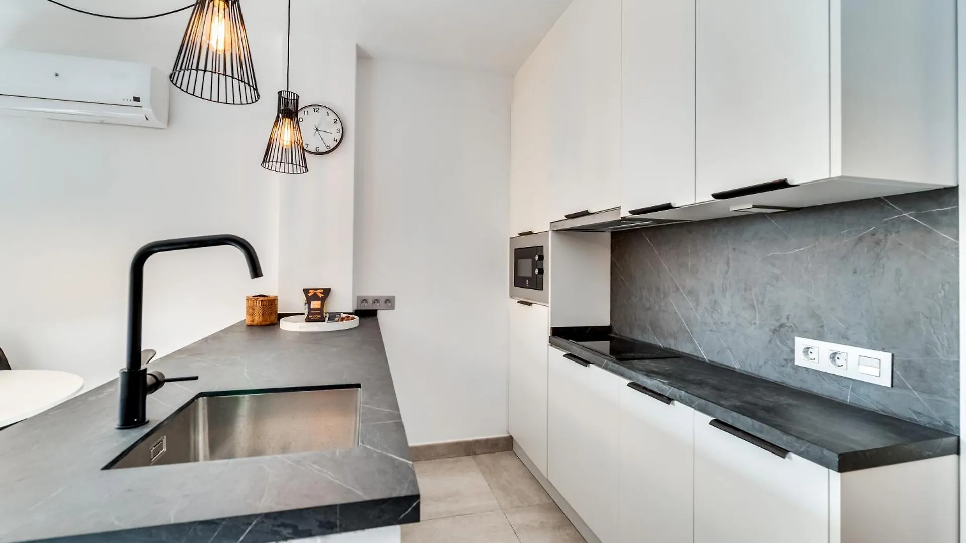 Impresionante Loft En Pleno Centro De Marbella Apartment